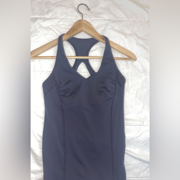 Lululemon tank top with built in bra in size 6 - Picture 2 of 3